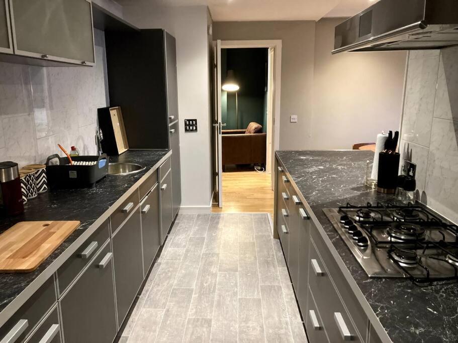 Stylish 2 Bed Accessible Flat Perfect Location Διαμέρισμα Γλασκώβη Εξωτερικό φωτογραφία